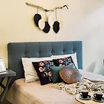 Elvis Apartment/11 Beds/6 Bedrooms/Riga Old Town