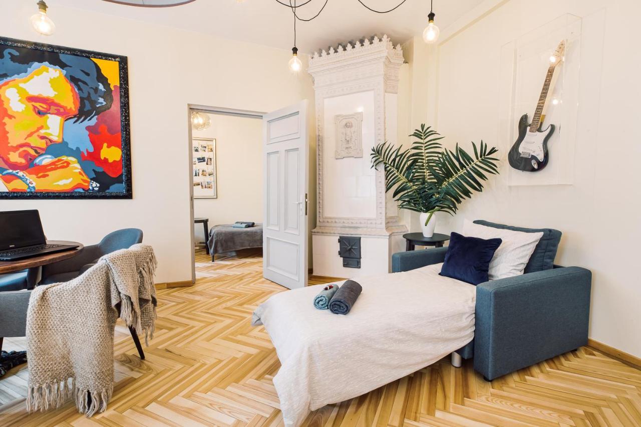 Elvis Apartment/11 Beds/6 Bedrooms/riga Old Town Apartamento Riga