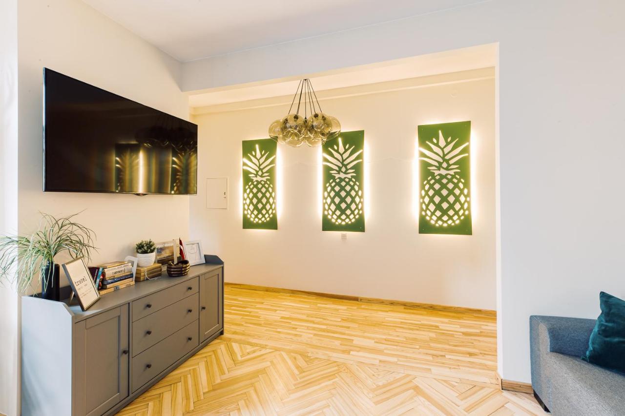 Elvis Apartment/11 Beds/6 Bedrooms/riga Old Town Apartamento Riga
