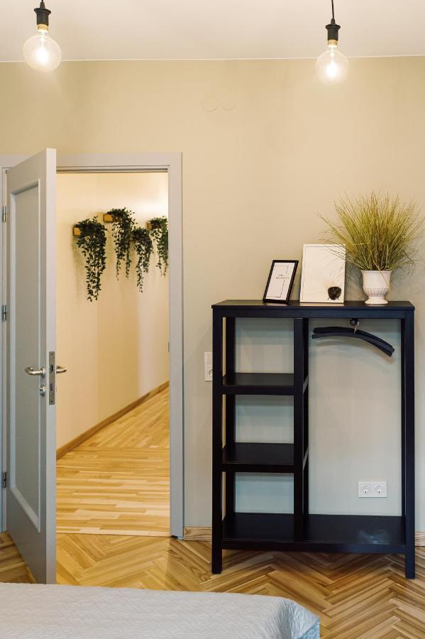 Elvis Apartment/11 Beds/6 Bedrooms/riga Old Town Apartamento